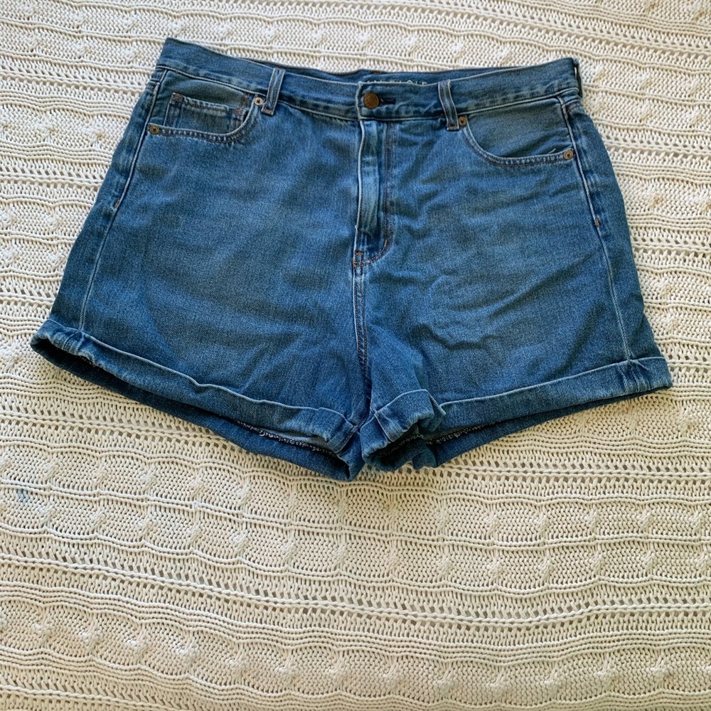 American Eagle mom shorts
